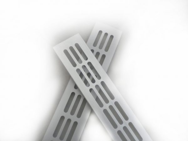 Vetrací mřížka 60*250 AL přírodní 1