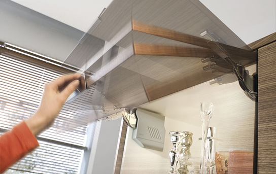 Aventos HK-S Tip-On sada C silný bílá, LF=960-2215, sada se skládá z: